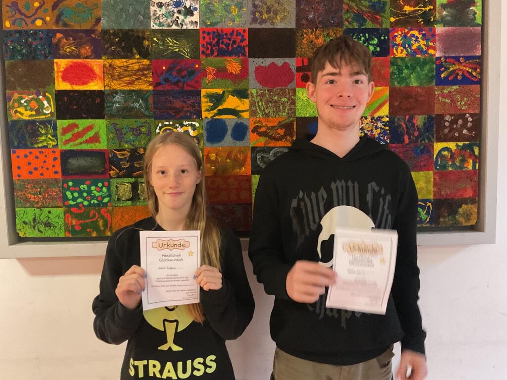 Neue Schülersprecherin ist Raffaela und stellvertretender Schülersprecher Adrian. (Beide aus Klasse 9)