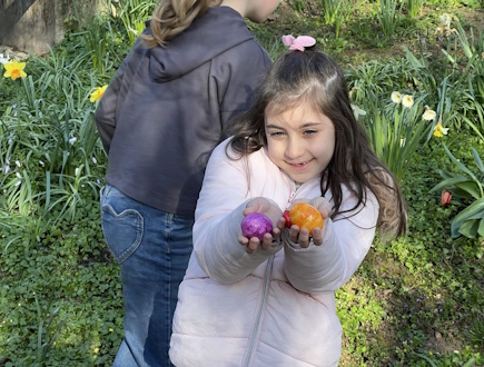 Ostereiersuche im Schulgarten